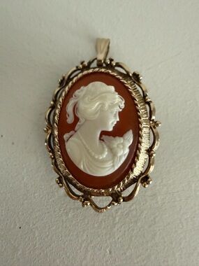 Vintage White and Brown Cameo Brooch Pendant